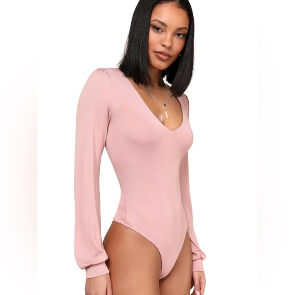 Lulu's Kaylene Blush V-Neck Balloon Sleeve Bodysuit - Picture 2 of 12